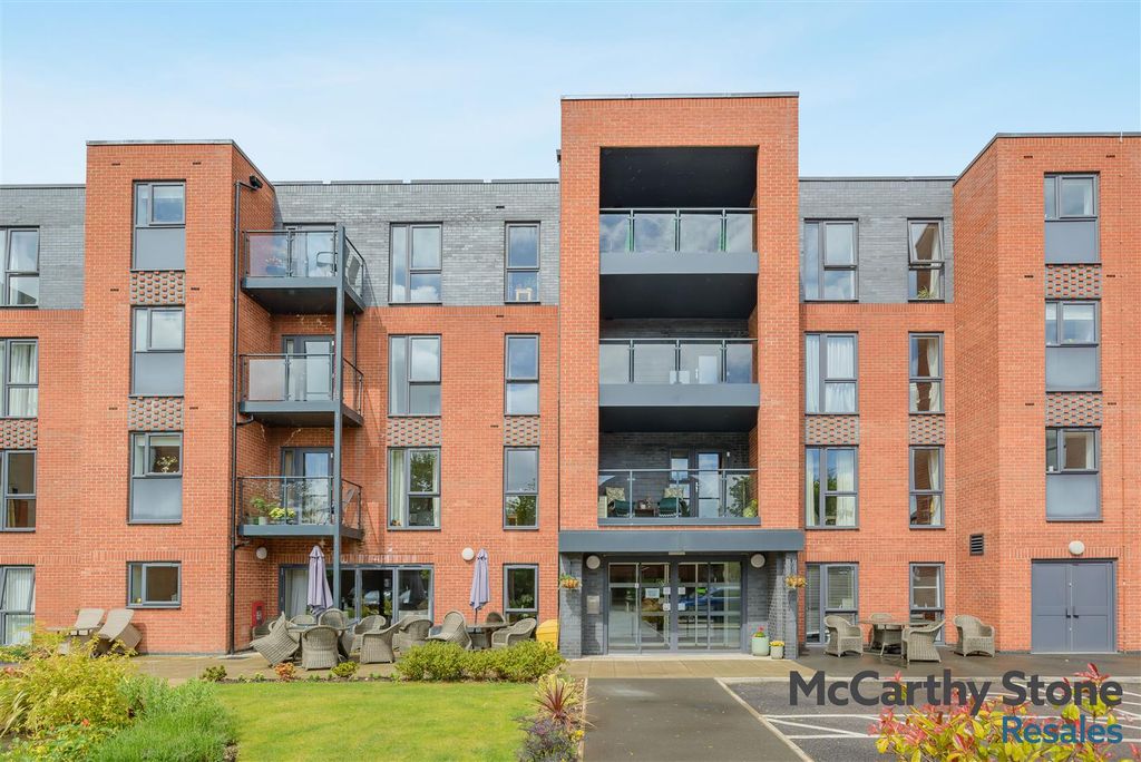 Property photo 1 of 32 8691487-Exterior05.Jpg