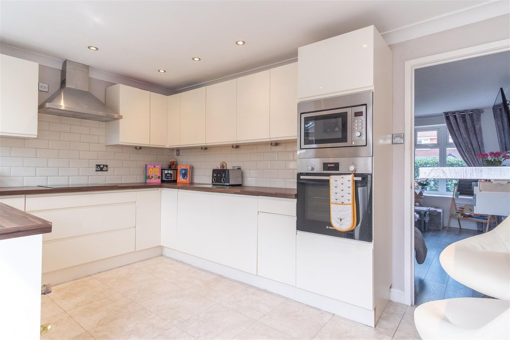 Property photo 3 of 19 Kitchen/Diner