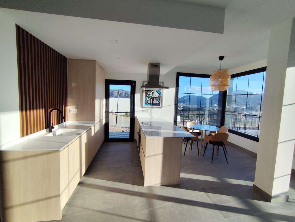 Property photo 3 of 37