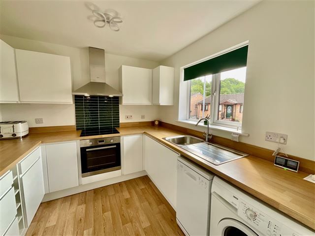 Property photo 3 of 19 Kitchen