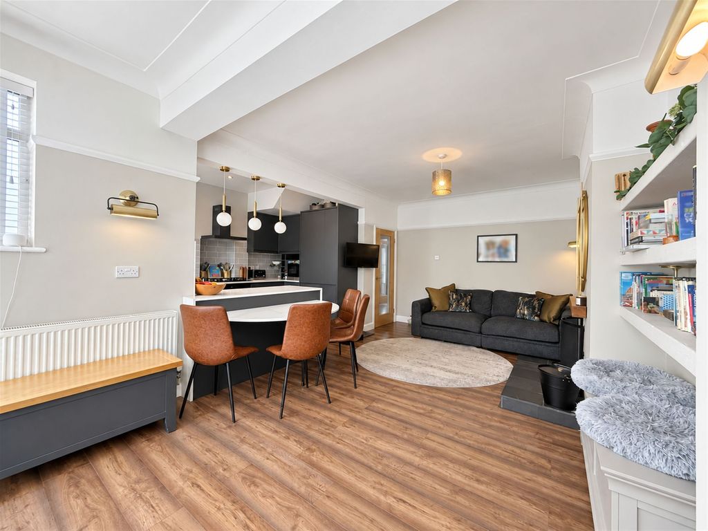 Property photo 3 of 25