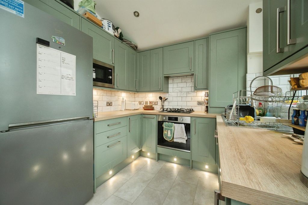 Property photo 3 of 11