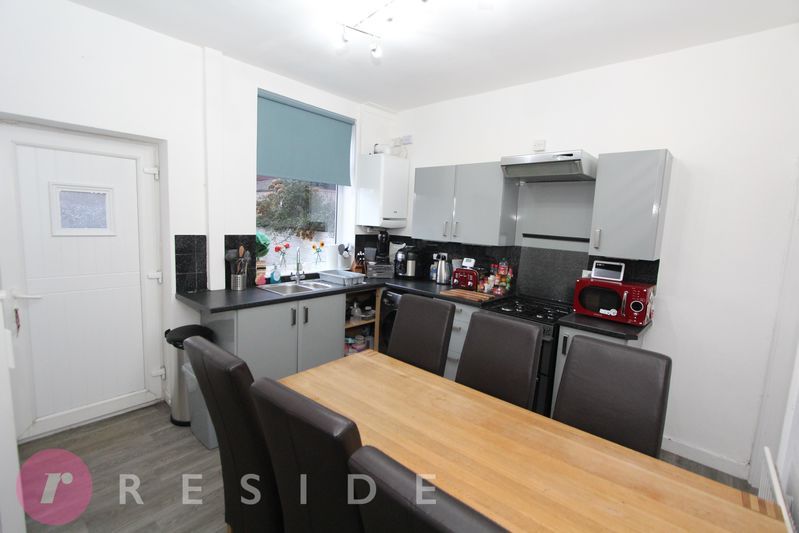 Property photo 3 of 9 Dining Kitchen