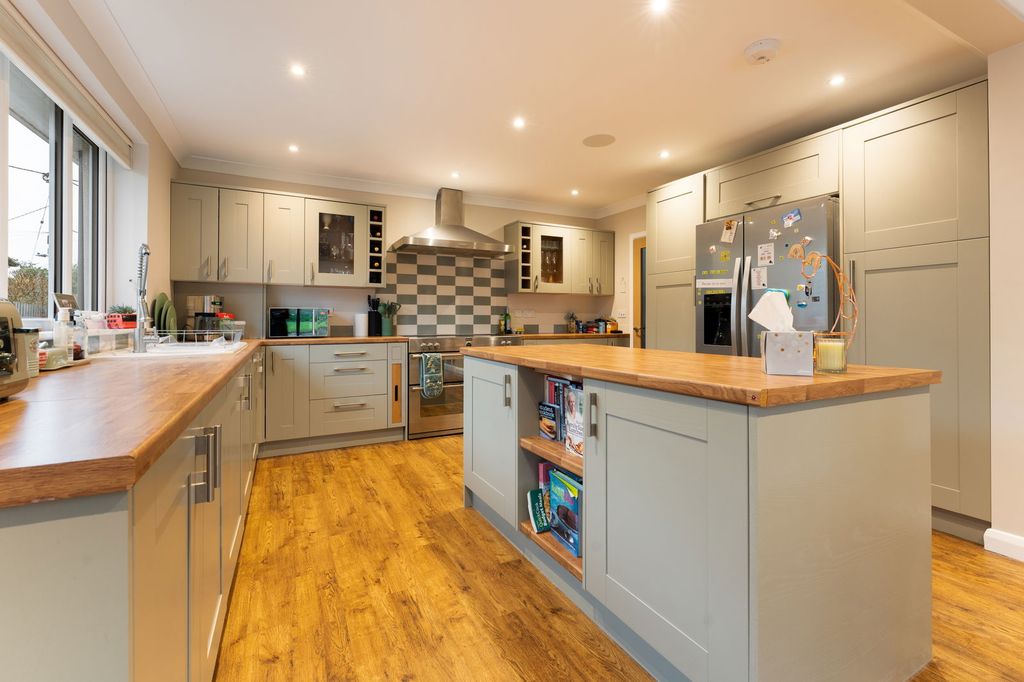 Property photo 3 of 20