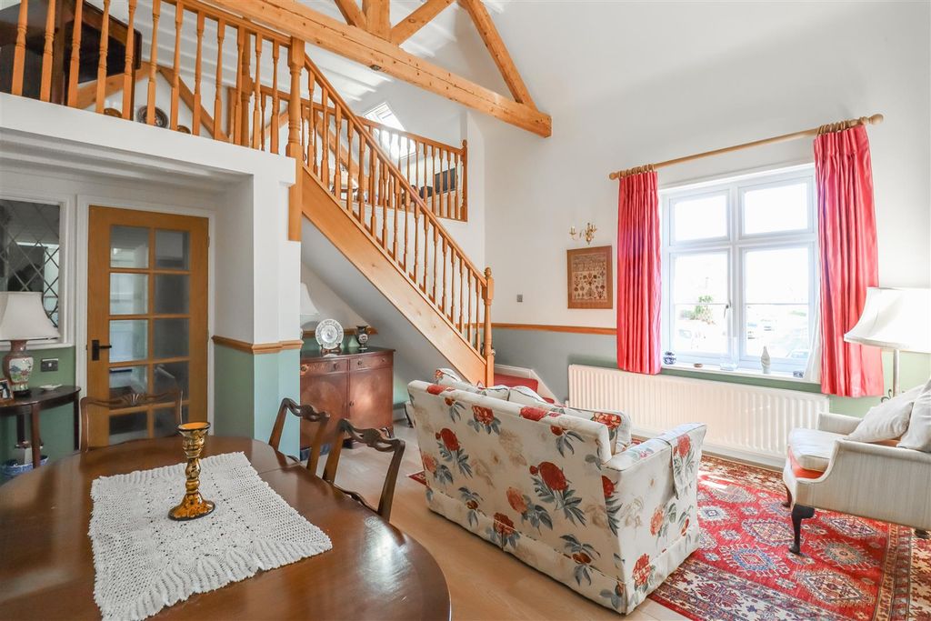 Property photo 3 of 22