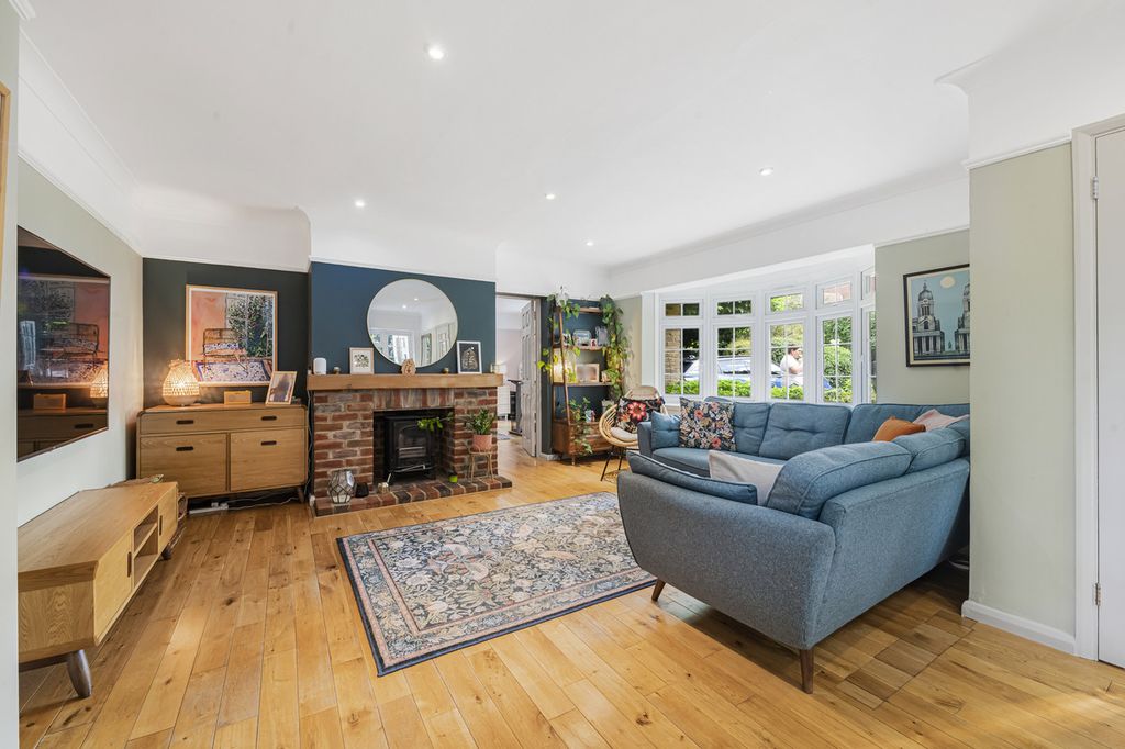 Property photo 2 of 39