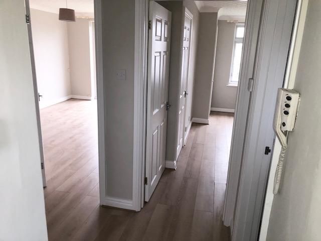 Property photo 2 of 7 Hallway