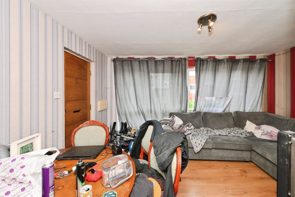 Property photo 2 of 5