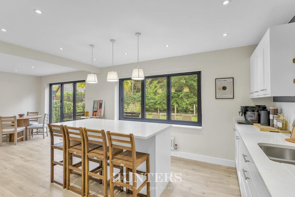 Property photo 2 of 26 Lime Gardens (27).Jpg