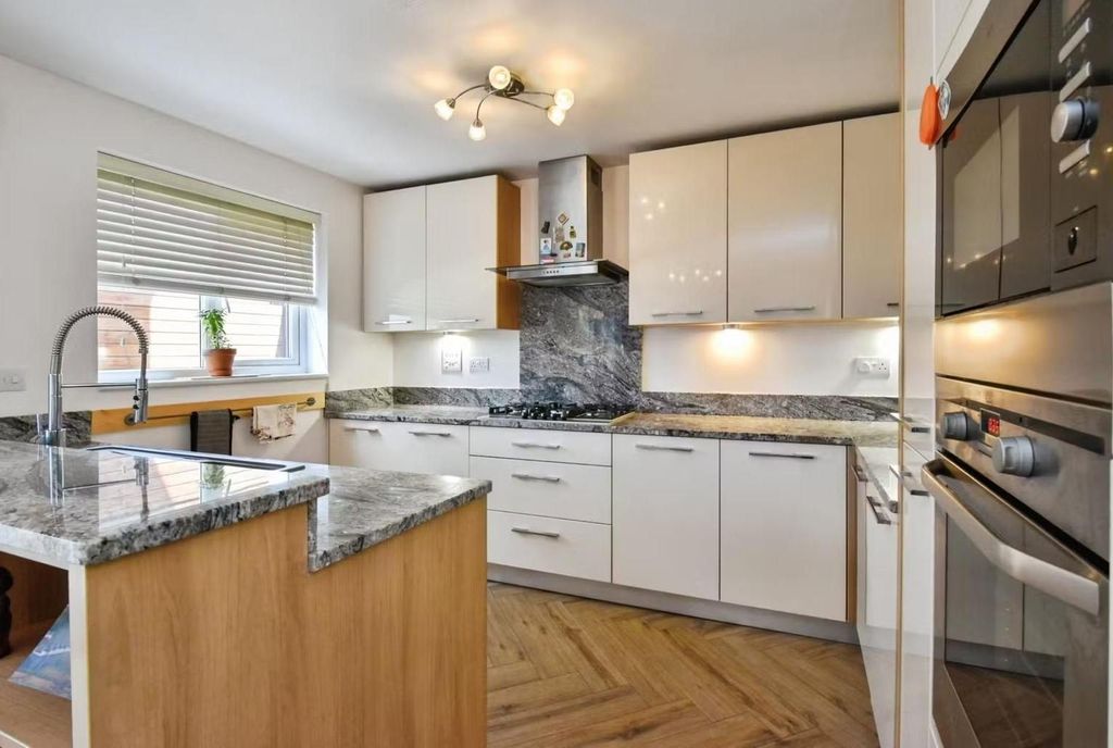 Property photo 3 of 20 19.Jpg