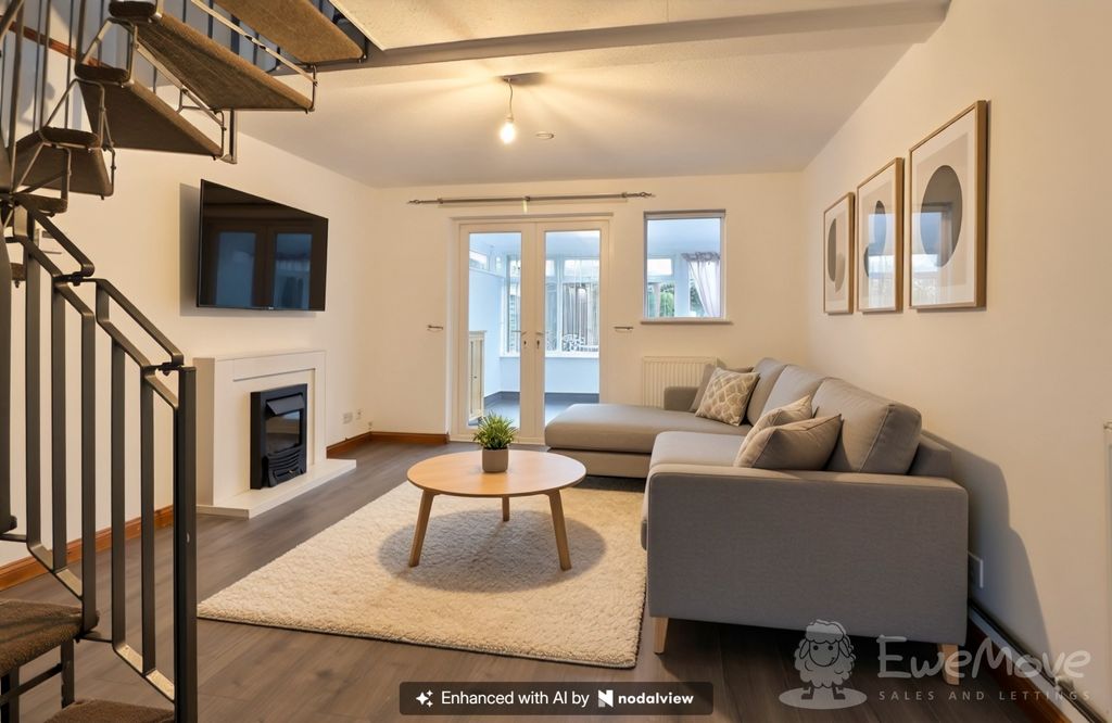 Property photo 2 of 20 32-Northleach-Close-Wr4_00015