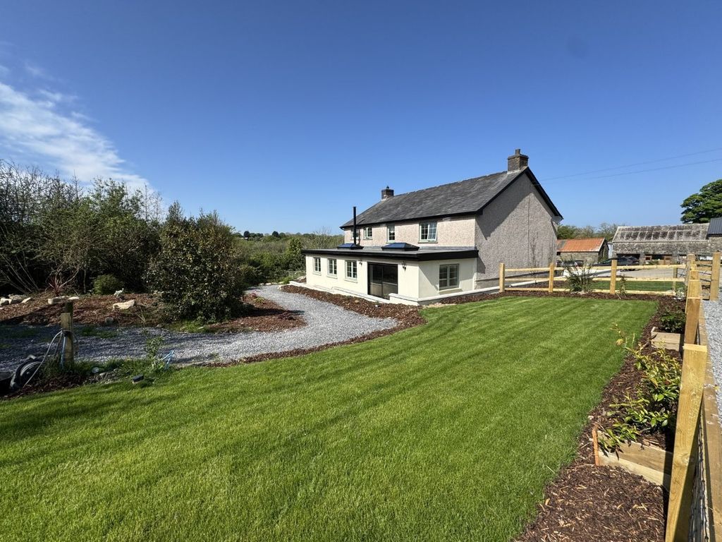 Property photo 2 of 82