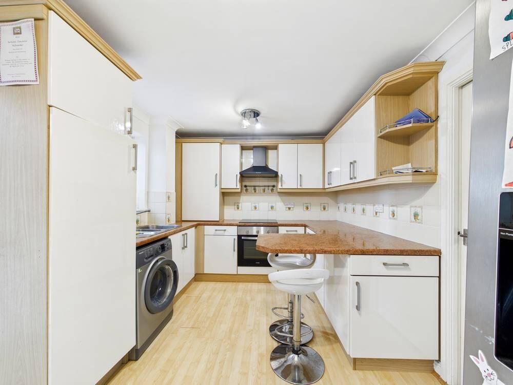 Property photo 3 of 18 Kitchen