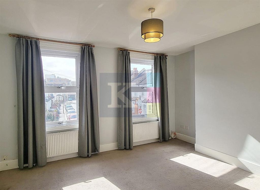 Property photo 3 of 6