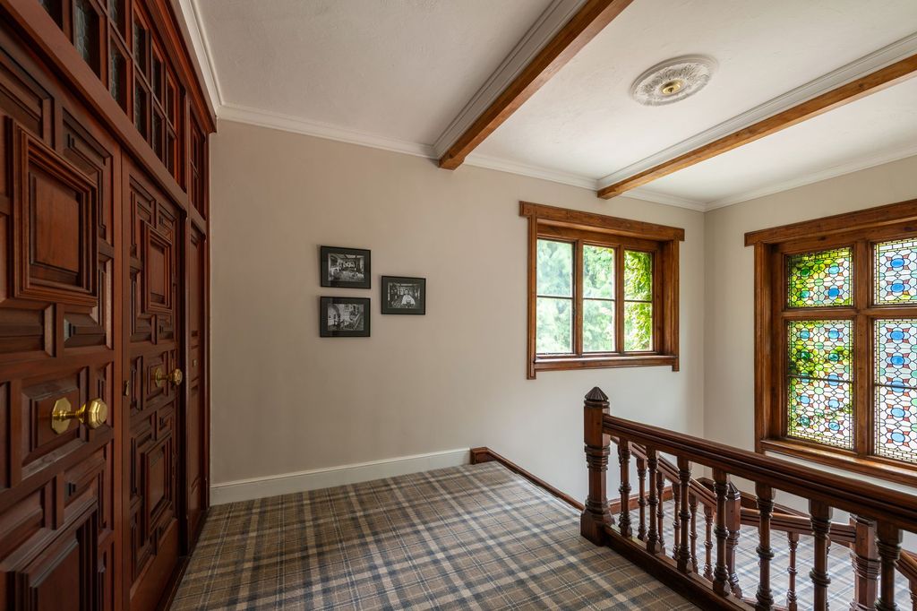 Property photo 2 of 28