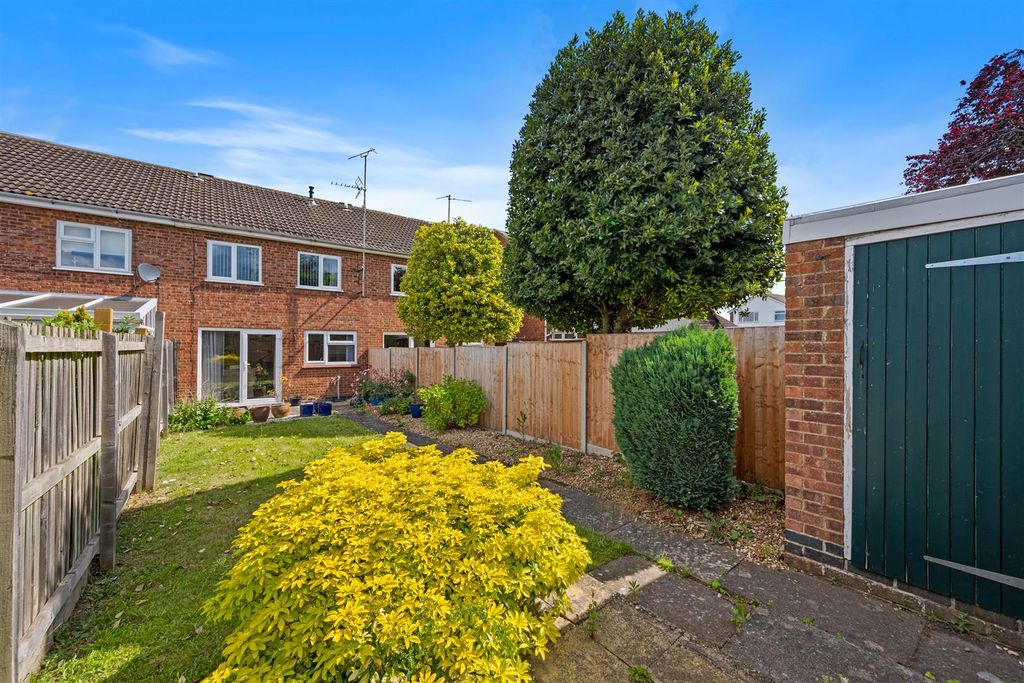 Property photo 2 of 24 Garden