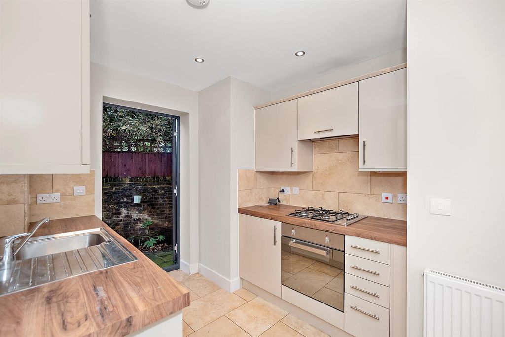 Property photo 3 of 9 Kitchen 1.Jpg