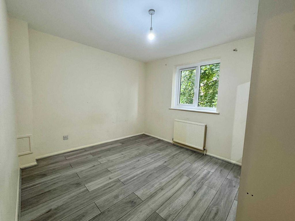 Property photo 3 of 6 Gallery