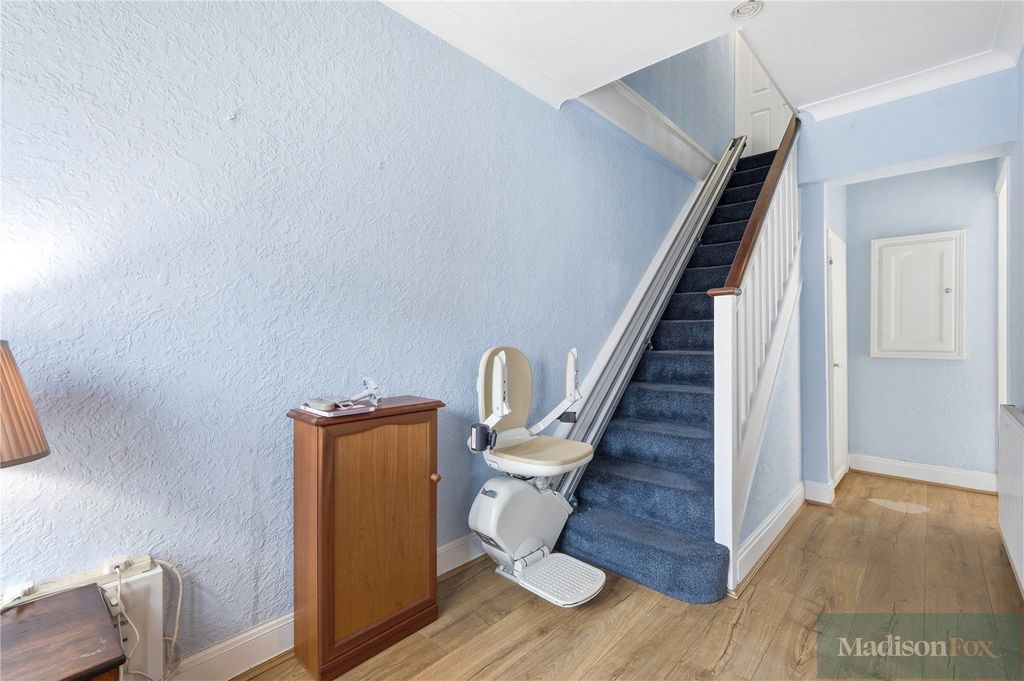 Property photo 3 of 32 Picture No. 05