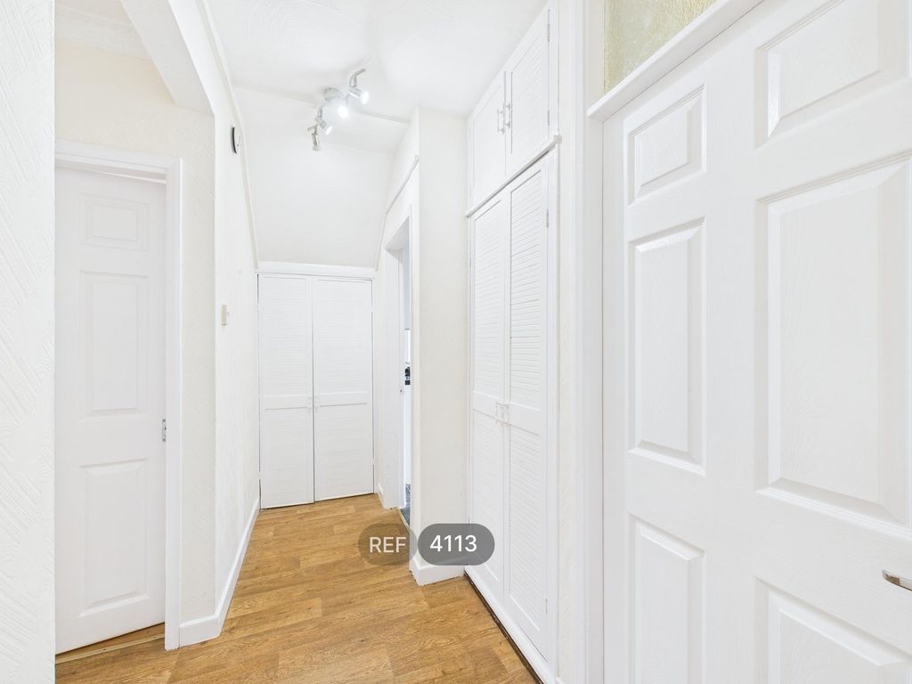 Property photo 3 of 13 Entrance Hall