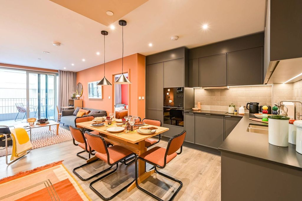 Property photo 2 of 28