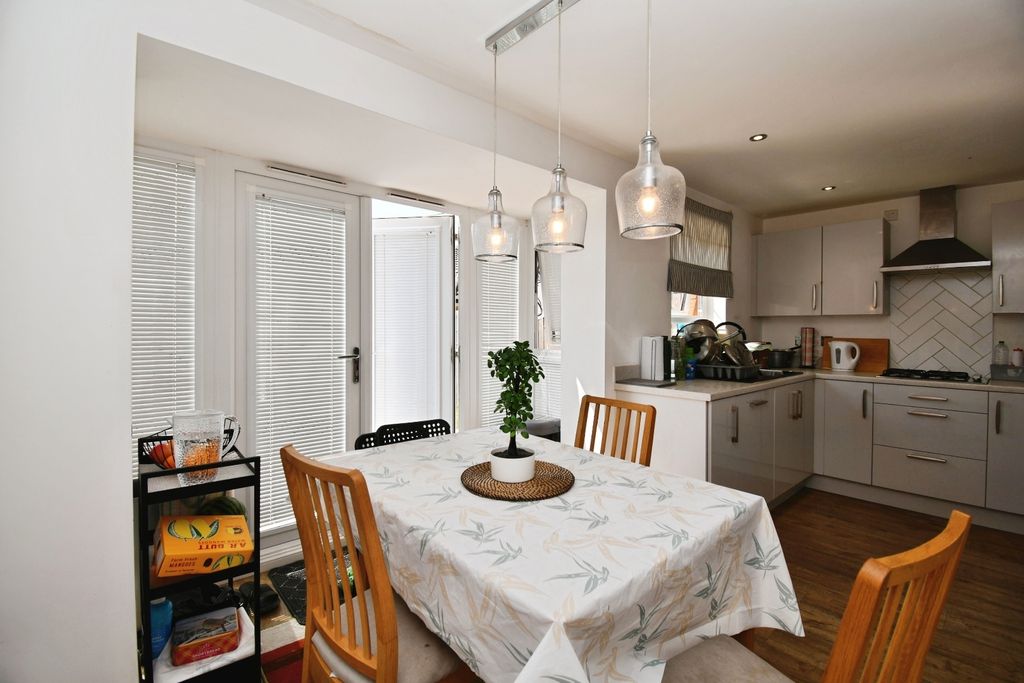 Property photo 3 of 15 Kitchen / Dining Room