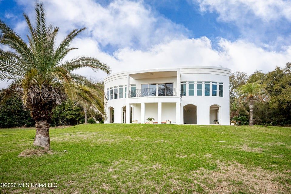 Property photo 3 of 12