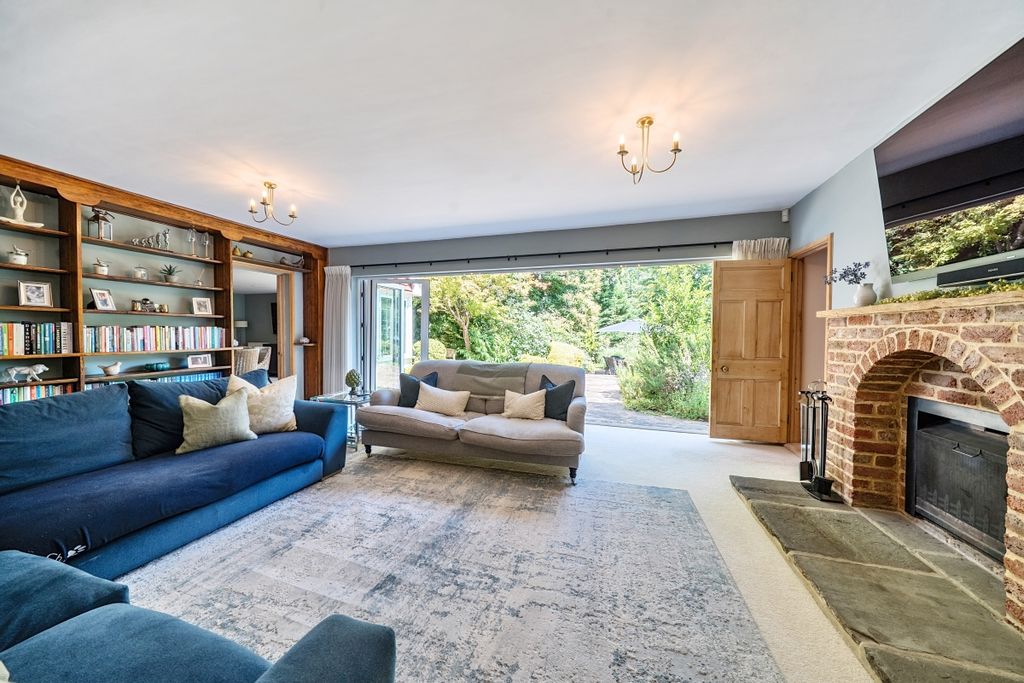 Property photo 2 of 27