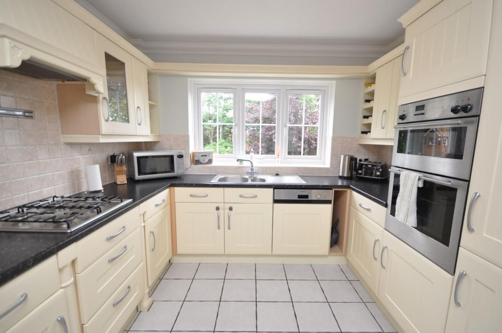 Property photo 2 of 13