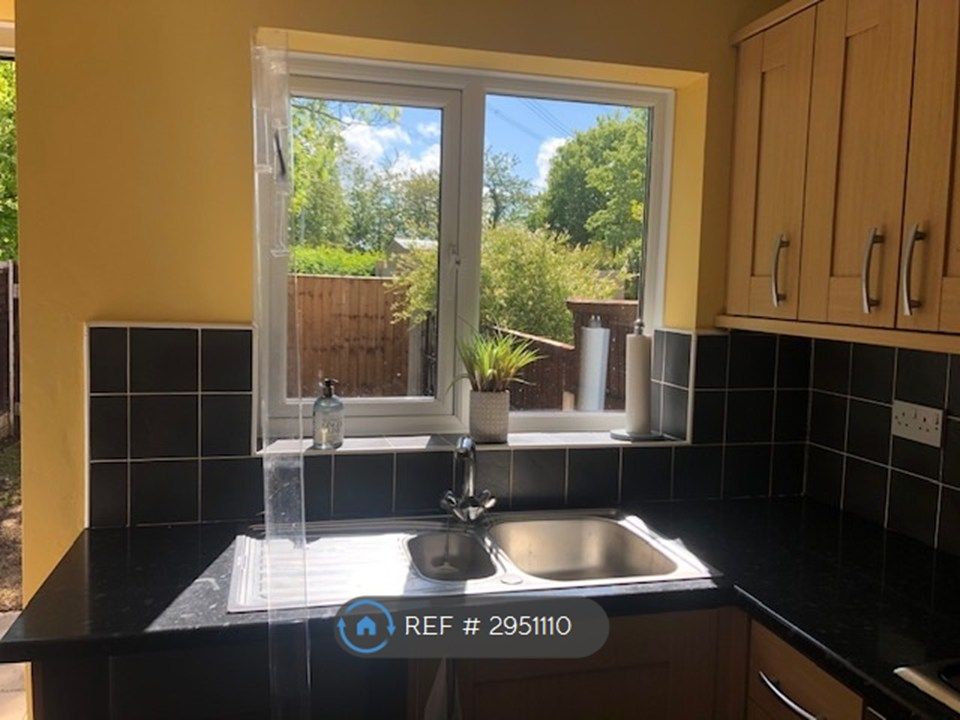 Property photo 2 of 6 Kitchen