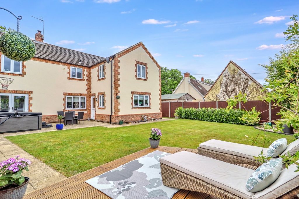 Property photo 2 of 32 4161825