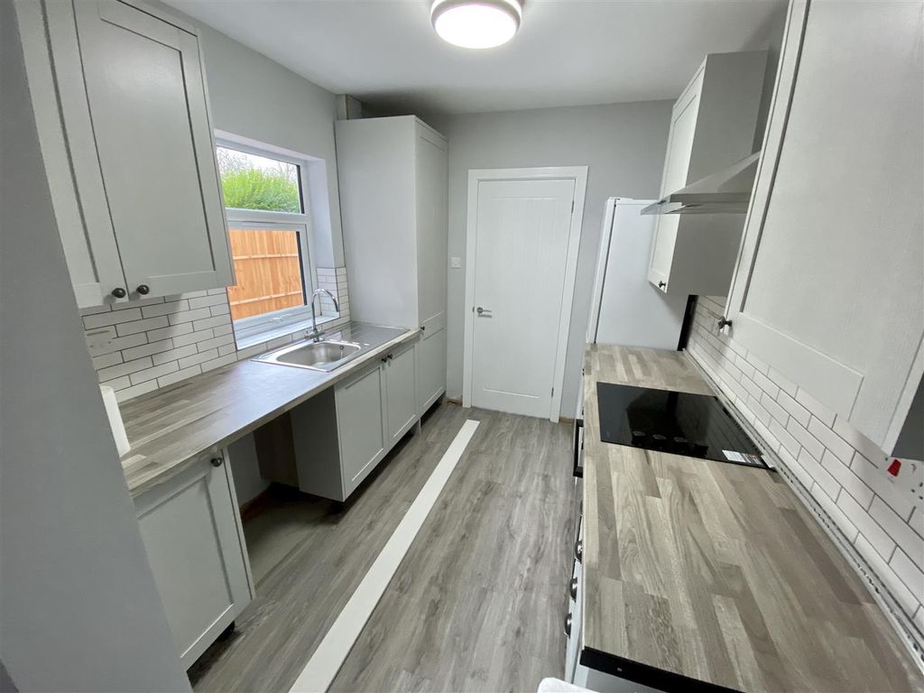 Property photo 3 of 9 Kitchen