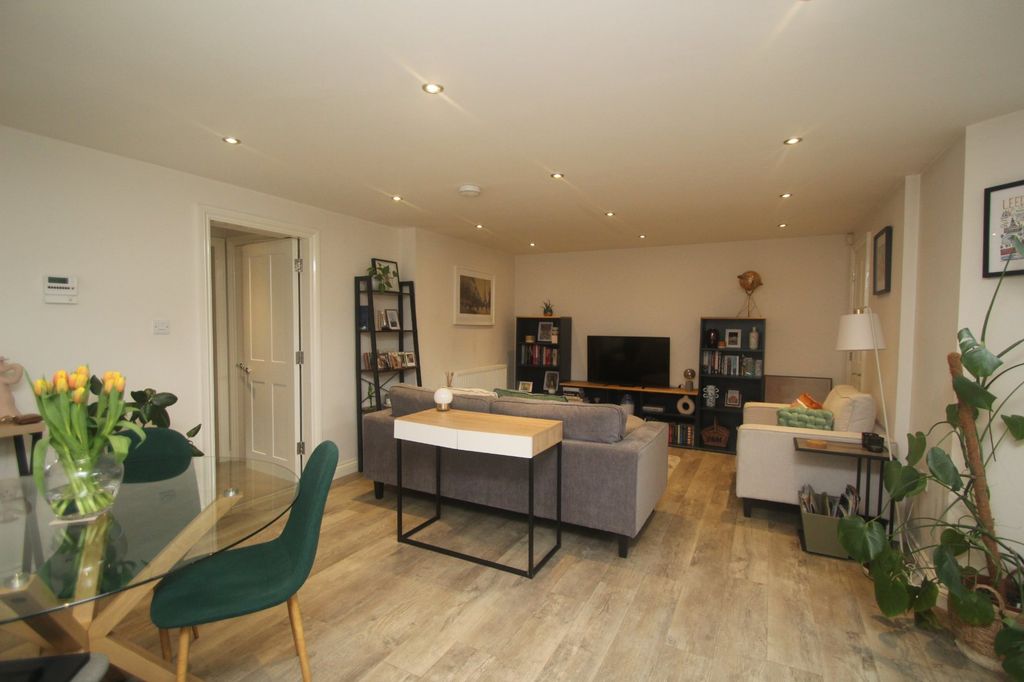 Property photo 1 of 11 Picture No. 10