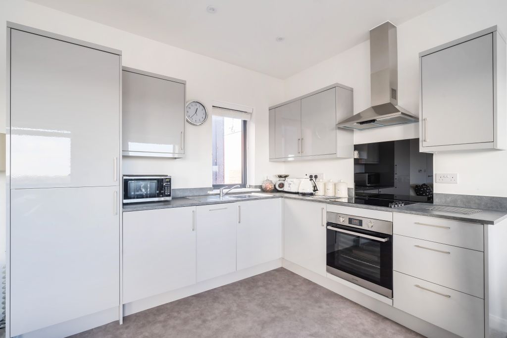 Property photo 3 of 10 Photo 02