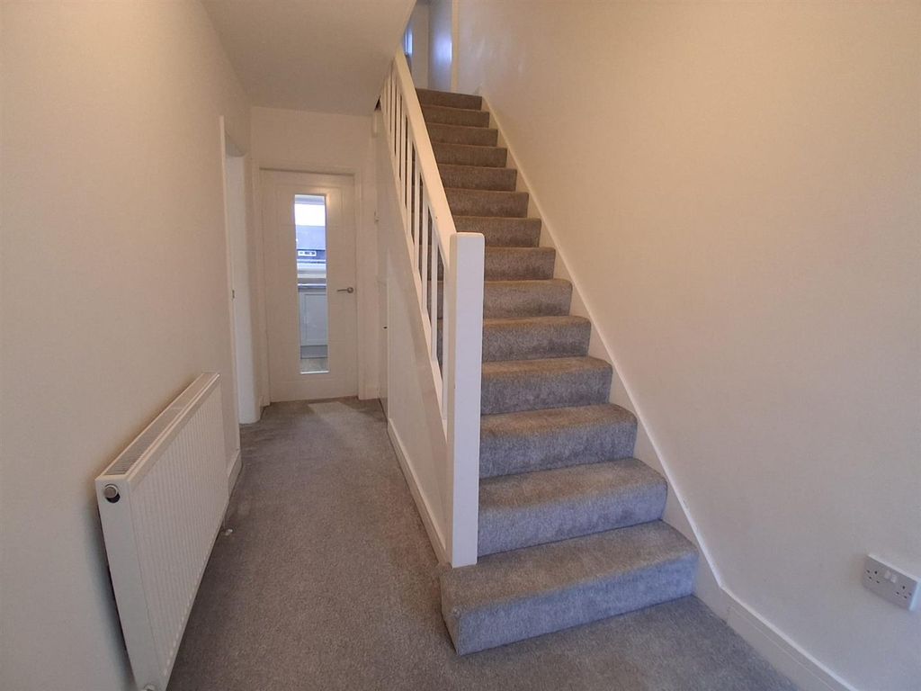 Property photo 3 of 12 Hallway