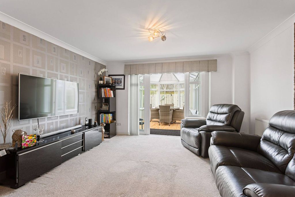 Property photo 3 of 28