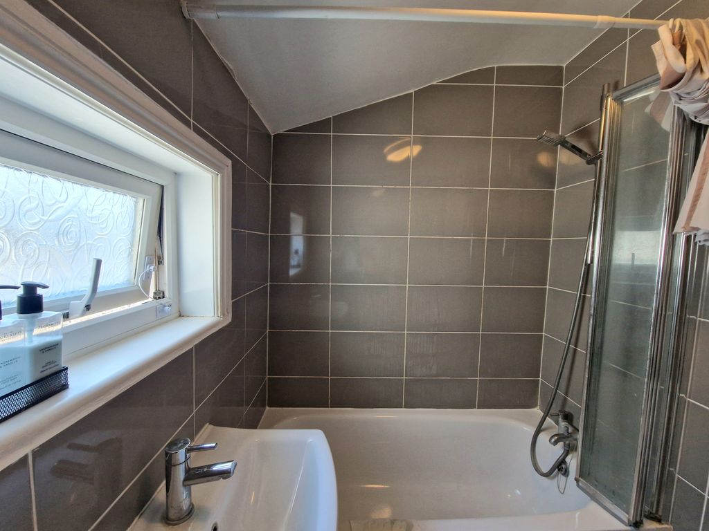 Property photo 3 of 6 Top Floor Bath/Shower/Toilet