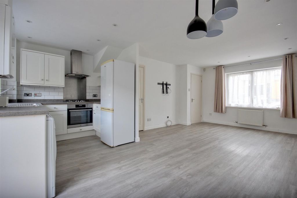 Property photo 3 of 10 Harbour View (8).Jpg