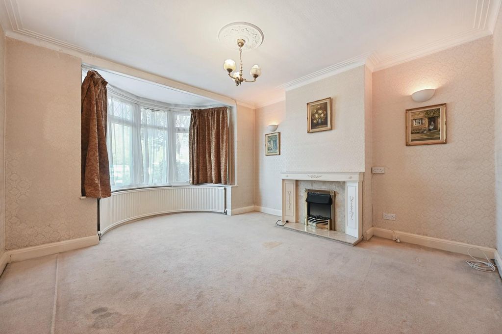 Property photo 2 of 11 Lounge