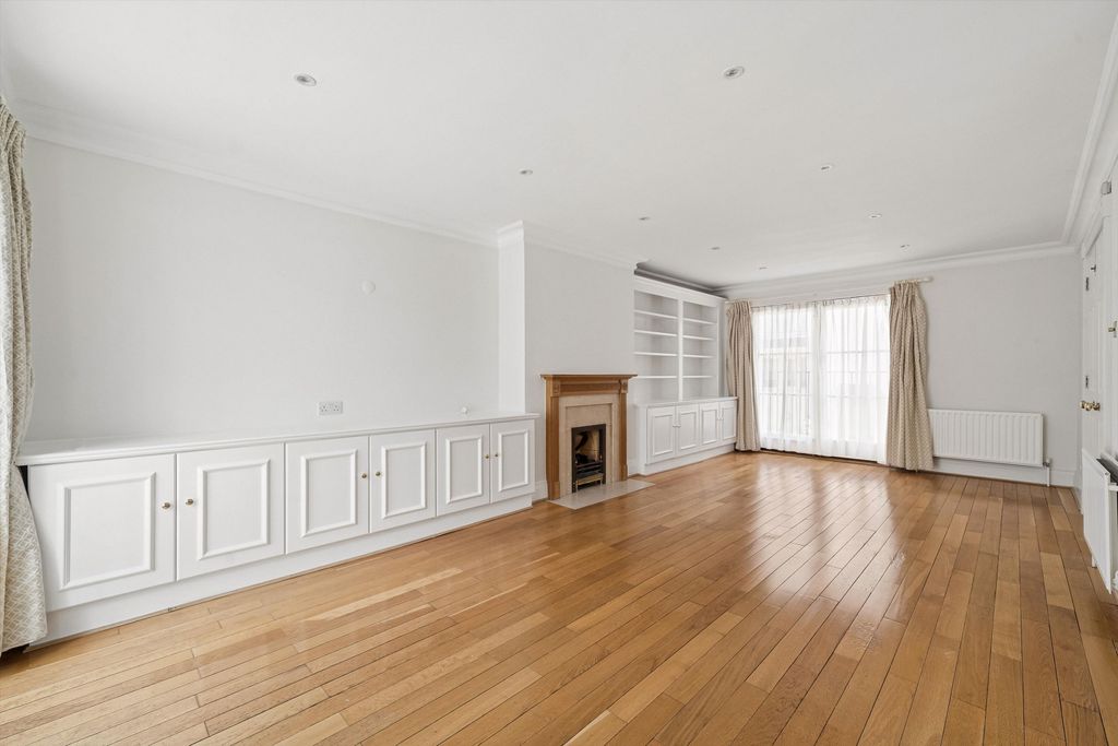 Property photo 2 of 18 Image