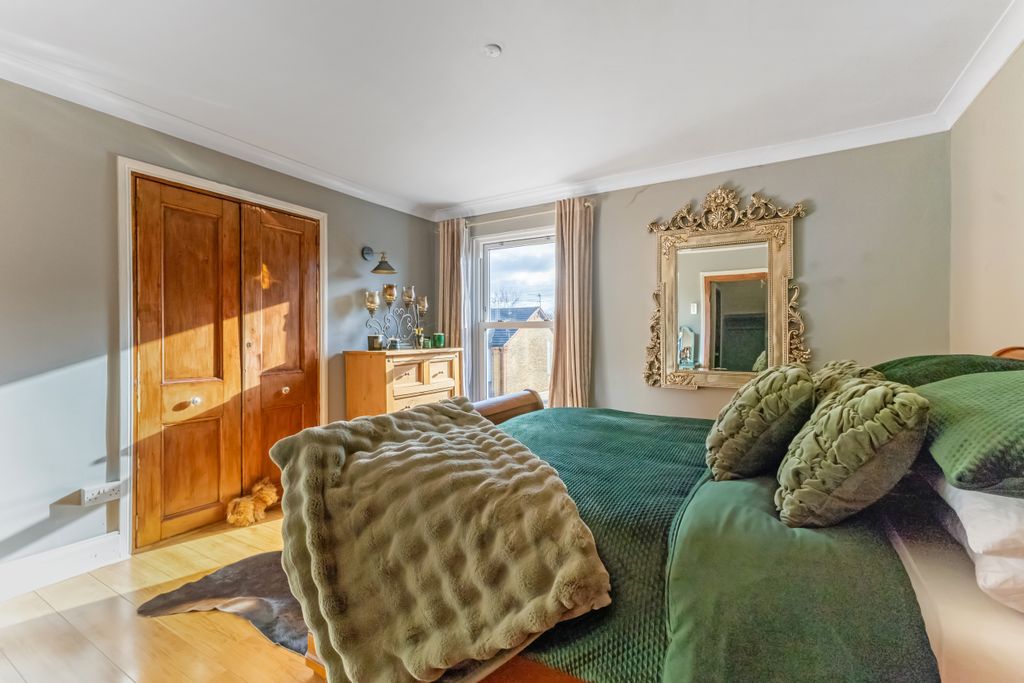 Property photo 2 of 36