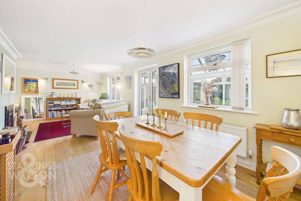 Property photo 2 of 32