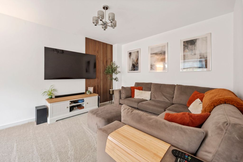 Property photo 2 of 47