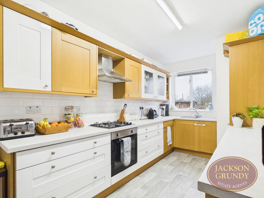 Property photo 2 of 17 Vicarage Lane