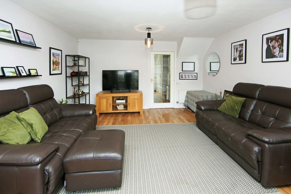 Property photo 3 of 19 Photo 6