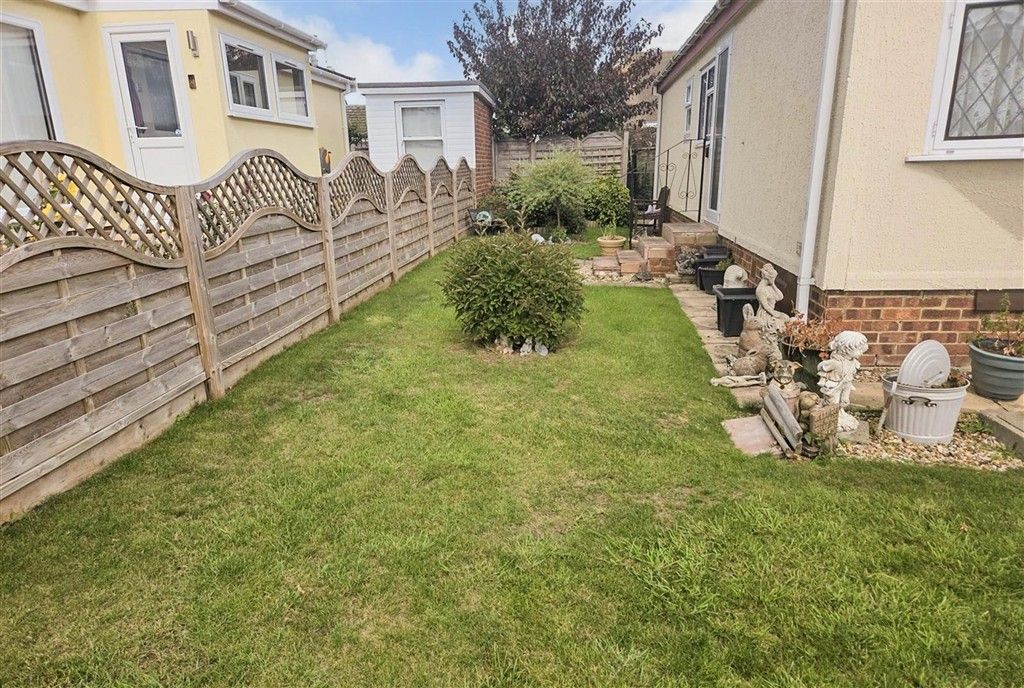 Property photo 1 of 8 Side Garden