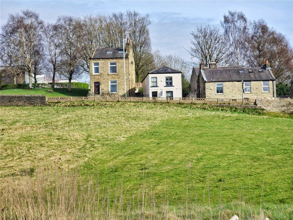 Property photo 1 of 19 Green Field In Front