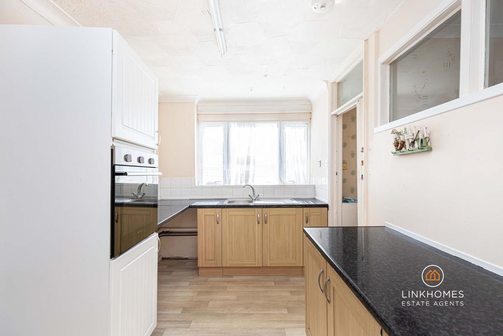 Property photo 2 of 24