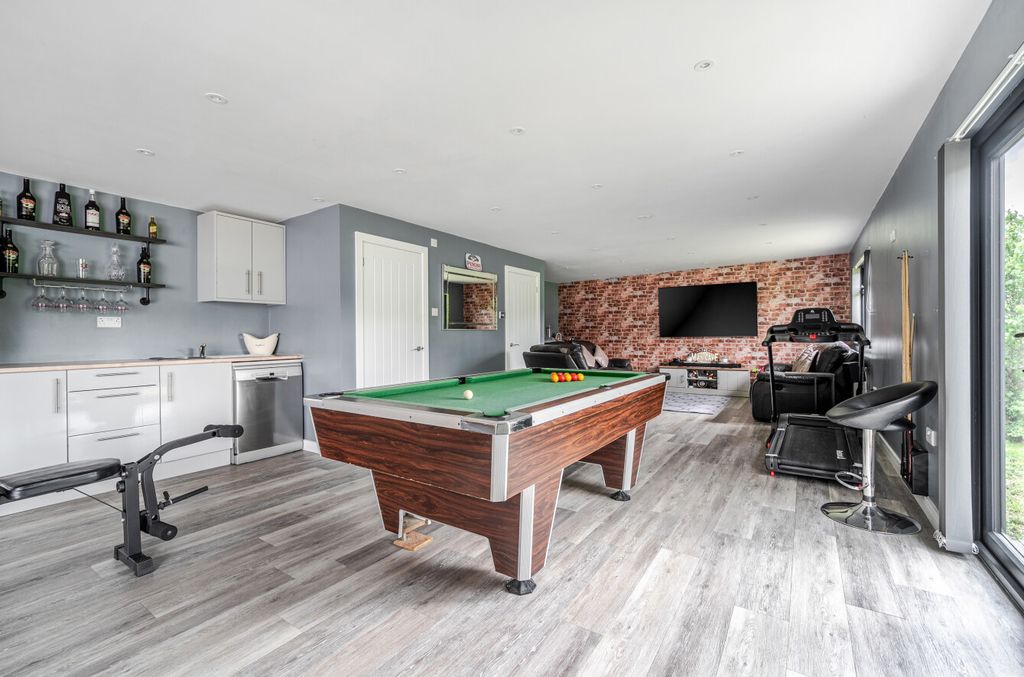 Property photo 2 of 15 Entertainment Room