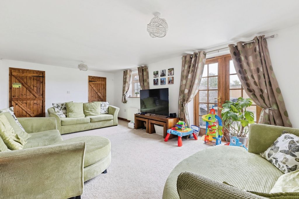 Property photo 2 of 17 Photo